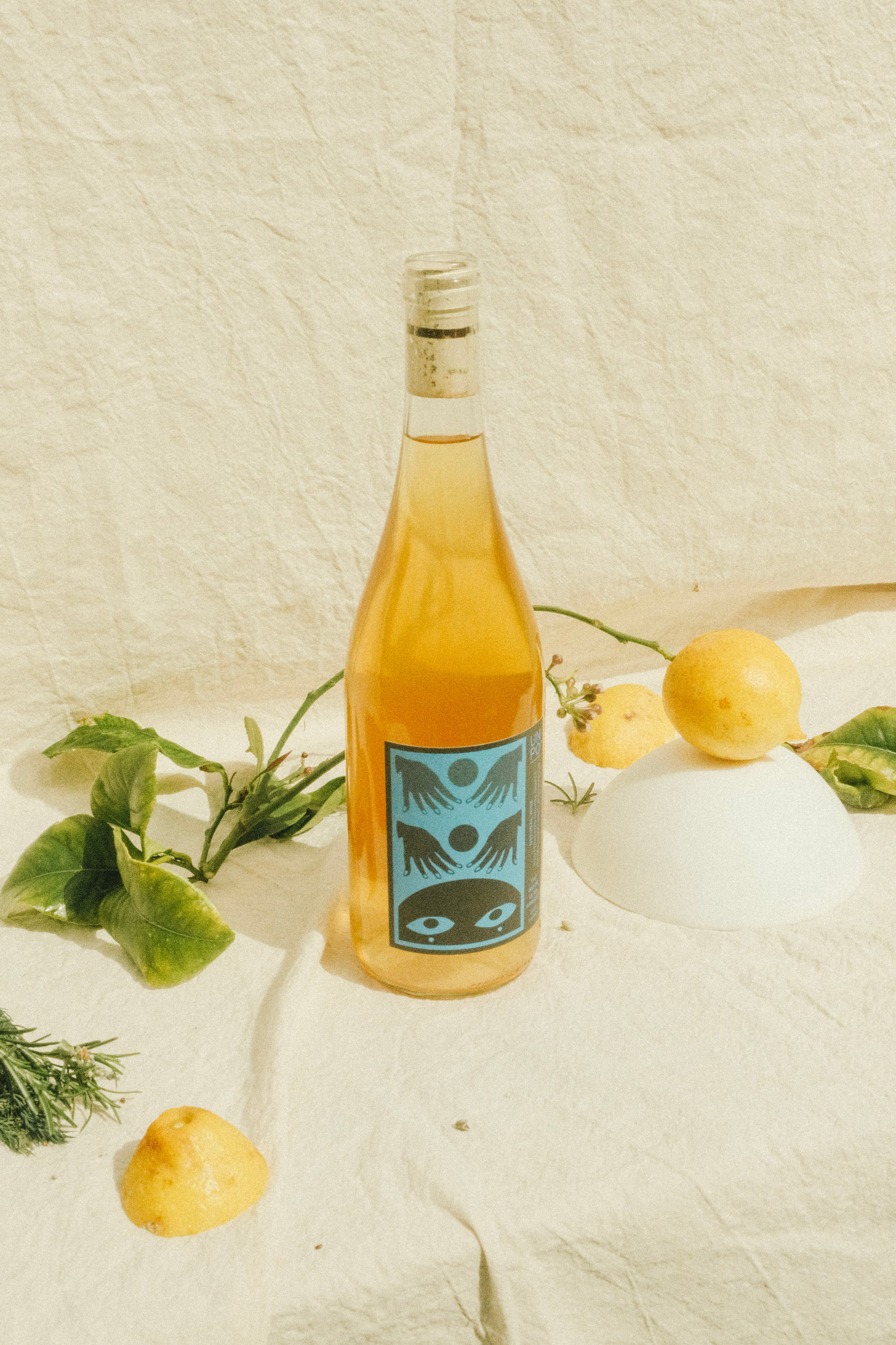 UN PO' → 2022 'The Moon Is An Apricot' Fiano.