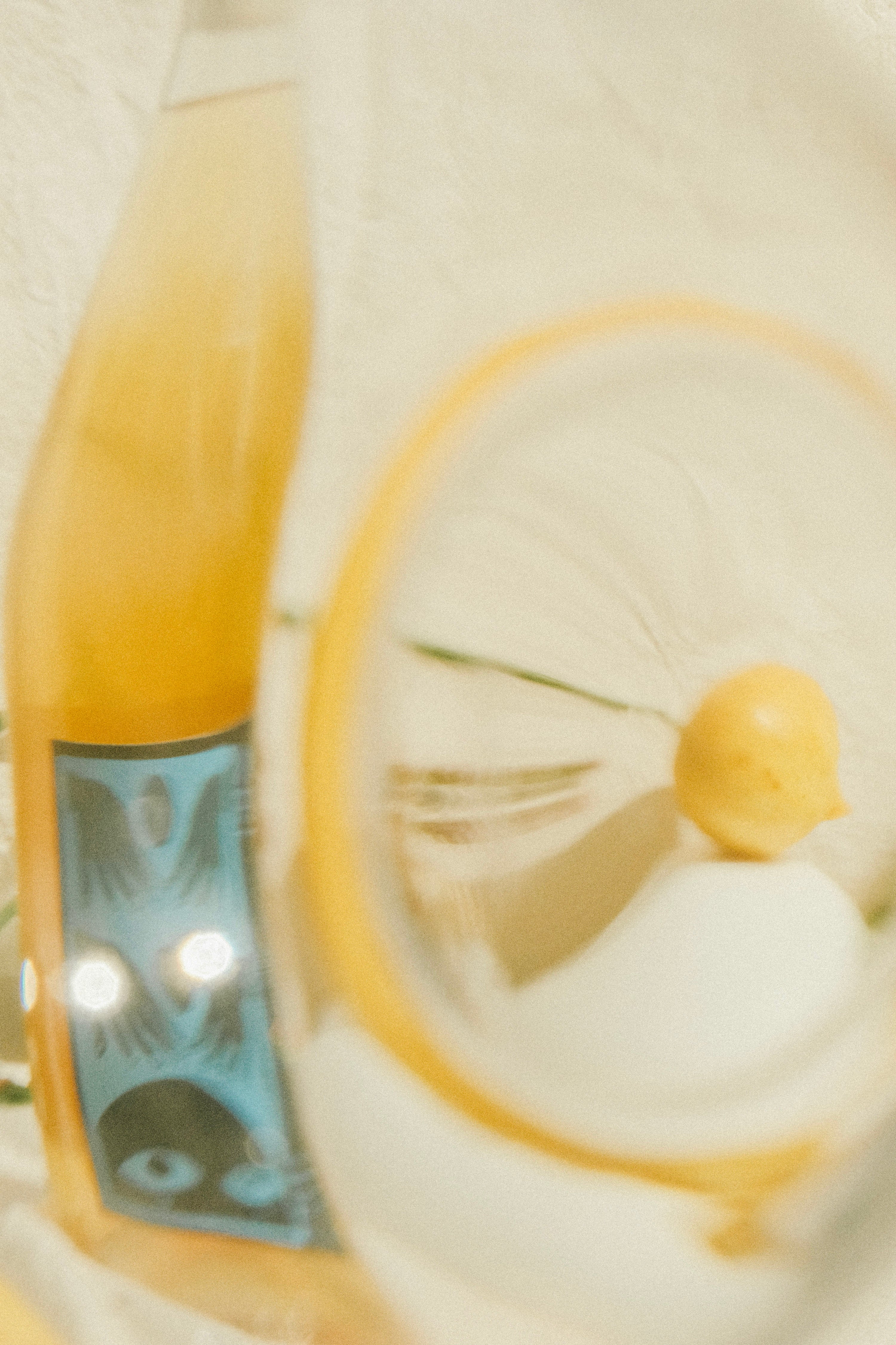 UN PO' → 2022 'The Moon Is An Apricot' Fiano.